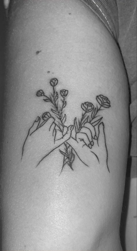 Tattoo Mother Daughter Tattoos Pinky Promise, Pinky Promise Tattoo With Flowers, Matching Floral Tattoos For Best Friends, Pinky Promise Flower Tattoo, Pinky Holding Tattoo, Hands Holding Flowers Tattoo, Pinky Promise Tattoo Mom Daughter, Pinkie Promise Tattoo, Pink Promise Tattoo