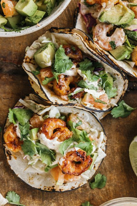 Hands-Down, This Is the Best Shrimp Taco Recipe Of Your Life Best Shrimp Tacos, Best Shrimp Taco Recipe, Dinner Party Main Course, Grilled Shrimp Tacos, Shrimp Taco, Shrimp Taco Recipes, Mexican Tacos, Taco Recipe, Inexpensive Meals