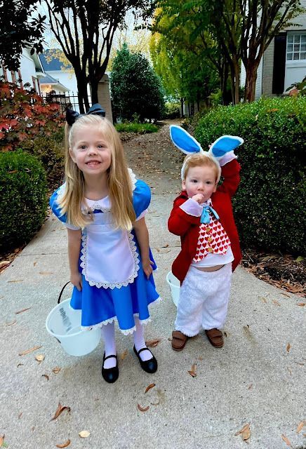 Sibling Halloween Costumes Boy And Girl, Brother Sister Costumes, Three Person Costumes, Alice Costume Ideas, Toddler Girl Halloween Costume, Rabbit Halloween Costume, White Rabbit Costume, White Rabbit Costumes, Sibling Halloween Costumes