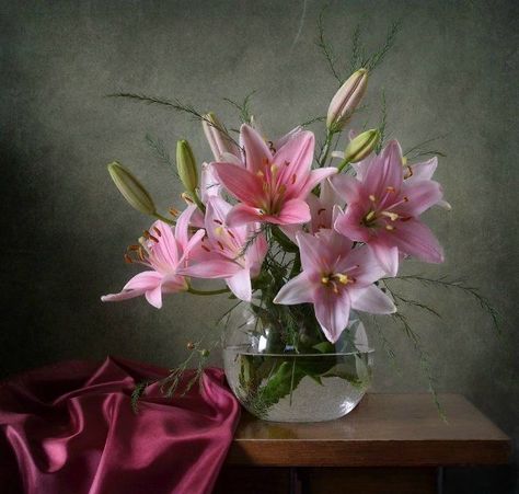 Still Life Pencil Shading, Small Flower Arrangements, Lily Painting, Still Life Flowers, Abstract Flower Art, Flower Vase Arrangements, Flower Landscape, Floral Photography, Still Life Art