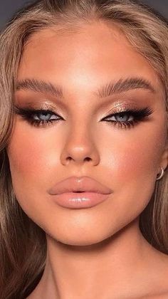 Bridesmaid Makeup For Gold Dress, Prom Makeup For Champagne Dress, Champagne Gold Makeup, Champagne Dress Makeup, Nude Gold Makeup, Champagne Dress Makeup Look, Makeup For Champagne Dress, Heavenly Makeup, Gold Dress Makeup