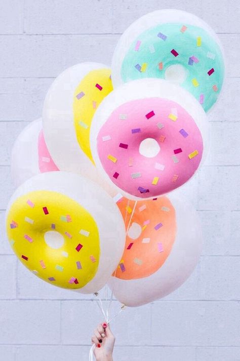 Donut Balloons, Diy Donut, Diy Donuts, Donut Birthday Parties, Studio Diy, Donut Party, Balloon Diy, Cute Diys, Diy Party