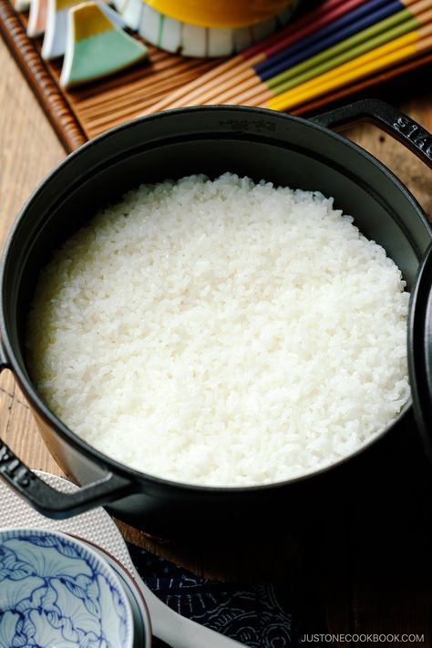 Rice Japanese, Steam Rice, Rice On The Stove, Japanese Rice Bowl, Perfect Rice, Japanese Rice, How To Cook Rice, Joy Of Cooking, Japanese Dishes