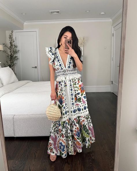 Farm Rio outfit // how to style a printed / patterned maxi dress for spring and summer event Excentuate Waist Outfit, Farm Rio Dress Outfit, Farm Dress Outfit, Garden Dress Outfit, Farm Rio Outfit, Farm Rio Dress, Farm Outfit, Diy Maxi Skirt, Extra Petite