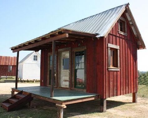 Tiny Texas Houses Not everything is bigger in Texas. Tiny Texas Houses, based in Luling, Texas, is a company "building the future with the past." Each of the tiny houses is made from recycled salvage materials. As the company says on the website: "After a generation of having it all and wasting so much, perhaps it is time to consider keeping it small and preserving what we have before we waste more of our limited resources." Cabin Exteriors, Tiny Texas Houses, Texas Houses, Fishing House, Small Cottage Designs, Cabin Tiny House, Texas House, Trailer Ideas, Tiny Cabins