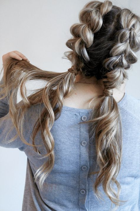 Watch how to do your own jumbo pull through braid pigtails perfect for day to day, the gym, or date night! Check out this beautiful tutorial! Kawaii Oc, Braids Pigtails, Braid Pigtails, Ponytails Braids, Pull Through Braid, Big Braids, Everyday Hair, Penteado Cabelo Curto, Trendy Hair