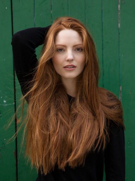 Several pictures of beautiful red hair. I want this shade so bad. Jahodová Blond, Natural Red Hair, Red Haired Beauty, Red Hair Woman, Natural Redhead, Beautiful Red Hair, Long Red Hair, Girls With Red Hair, Redhead Beauty