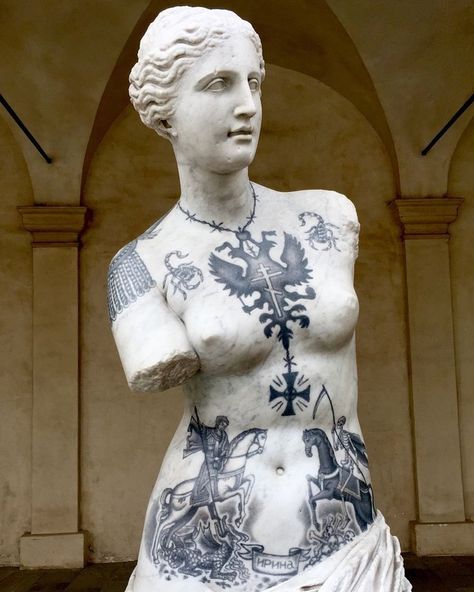 Japanese Yakuza, Venus Tattoo, Traditional Tattoo Old School, Sculpture Marble, Russian Tattoo, Famous Sculptures, Mannequin Art, Scary Dogs, Classic Tattoo