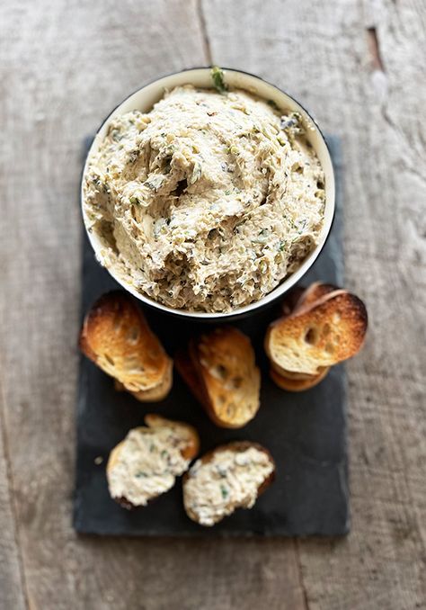 TARTINADE TOSCANE CRÉMEUSE Cheese Snacks, Dip Recipes Easy, Cold Appetizers, Salty Foods, Cuisine Recipes, Tapenade, Fudge Recipes, Dip Recipes, Food Truck