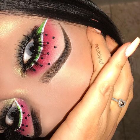 The Juiciest New Summer Beauty Trend Is Watermelon Makeup Make Up Designs, Mekap Mata, Halloween Eye Makeup, Face Art Makeup, Summer Makeup Looks, Braut Make-up, Eye Makeup Designs, Colorful Eye Makeup, Makeup Eye Looks