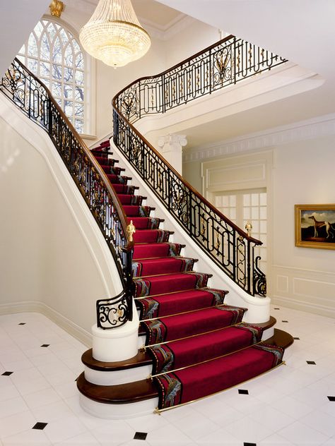 Staircase With Runner, Bifurcated Staircase, Red Carpet Stairs, سلالم حلزونية, Staircase Pictures, Staircase Design Ideas, Luxury Staircase, Staircase Design Modern, Traditional Staircase