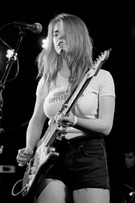 Beverly Female Guitarist Art, Guitarist Art, Female Guitarist, Music Photo, Guitarist, Rocker, Musician, Music, Art