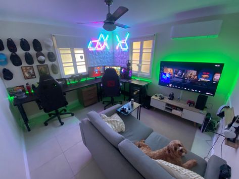 Gaming Living Room Ideas Modern, Living Room Gaming Setup Modern, Gaming Room Setup Apartment, Gaming Room Setup Living Room, Gaming Setups For Couples, Gaming Section In Living Room, Gamer Couple Living Room, Small Gaming Living Room Ideas, Gaming Desk Living Room