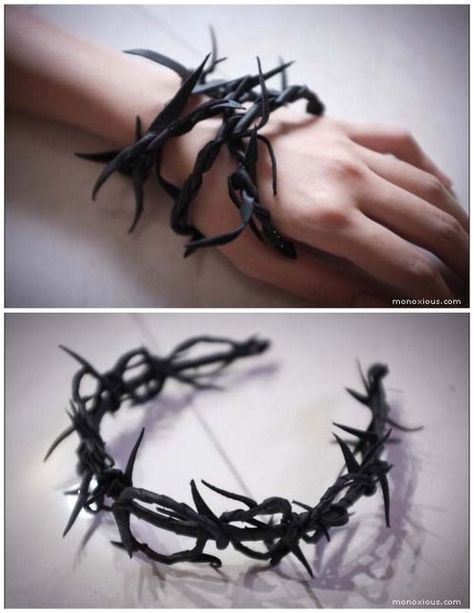 DIY Ann Demeulemeester Epine Thorn Bracelet Tutorial.This... Diy Demon Costume, Thorn Accessories, Cosplay Accessories Diy, Diy Halloween Accessories, Thorn Bracelet, Halloween Accessories Diy, Larp Diy, Demon Cosplay, Fair Costume