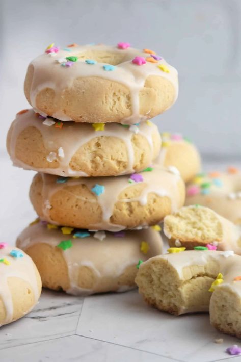 Italian Easter Cookies (Taralli Dolci di Pasqua) | Giadzy Italian Easter Cookies, Italian Easter Recipes, Italian Easter Bread, Italian Biscuits, South Of Italy, Italian Christmas Cookies, Italian Easter, American Foods, Italian Cookie Recipes