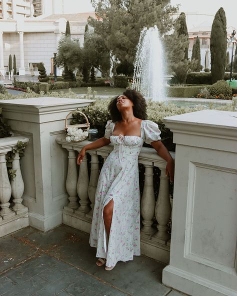 Palace Photoshoot Ideas, Bridgerton Inspired Photoshoot, Zara Umrigar, Palace Photoshoot, Meadow Photoshoot, Cottage Core Photoshoot, Sunset Photoshoot Ideas, French Formal Garden, Ceasars Palace