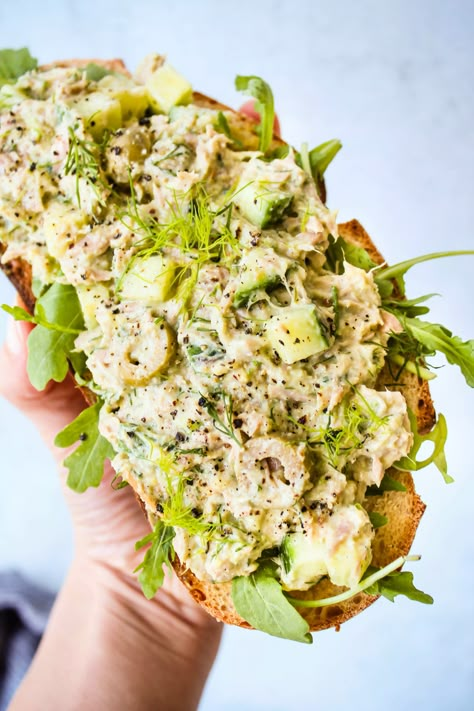 This healthy no-mayo tuna salad recipe is made with greek yogurt and avocado. High protein, healthy fat, and fiber - plus great flavor! Greek Yogurt Nutrition Facts, Tuna Salad With Greek Yogurt, Tuna Salad Recipe Healthy, Avocado Nutrition, Salad And Fries, Healthy Tuna Salad, Healthy Tuna, Whole Wheat Pita, Tuna Salad Recipe