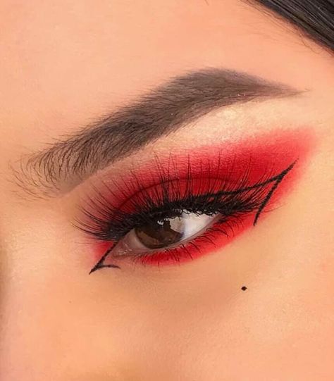 Ferrari Makeup Look, V Day Makeup Looks Simple, Red Make Up Looks, Valentines Eye Makeup, Colorful Makeup Ideas, Halloweenský Makeup, Mekap Mata, Makeup Memes, Drag Make-up