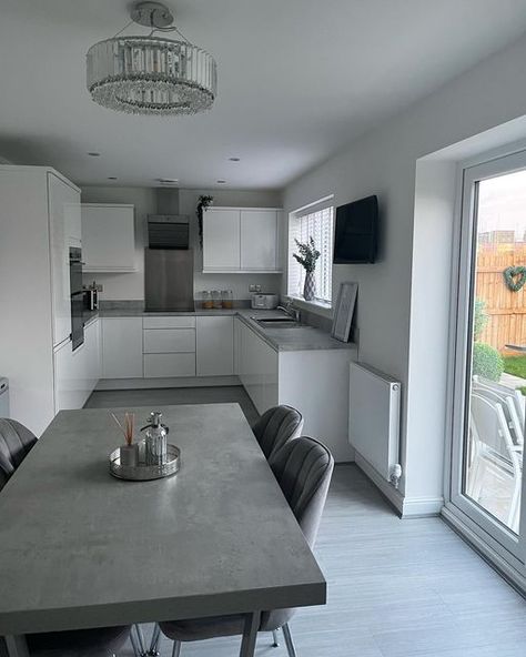 White Kitchen Grey Floor Tiles, Grey House Decor Interior Design, Kitchen Ideas White And Grey, Grey Theme House, Grey Kitchen Aesthetic, White Gray Kitchen Ideas, White And Gray Interior Design, Kitchen Ideas Grey And White, White And Grey House