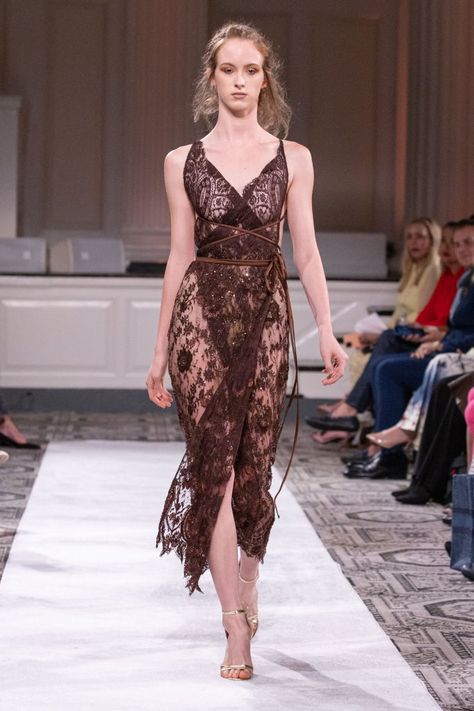 Frederick Anderson, Extraordinary Clothes, Body Hugging Dress, Slinky Dress, Tan Dresses, Runway Collection, Sheer Dress, Fashion Week Spring, Primavera Estate