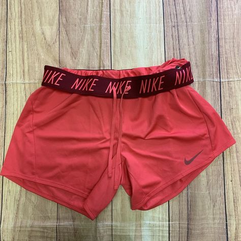 19de10adbaa1b2ee13f77f679fa1483adesc52561160ri Nike Style, Shorts Outfits Women, Style Athletic, School Clothes, Wardrobe Tips, Outfits Chic, Nice Style, Nike Fashion, Gym Shorts