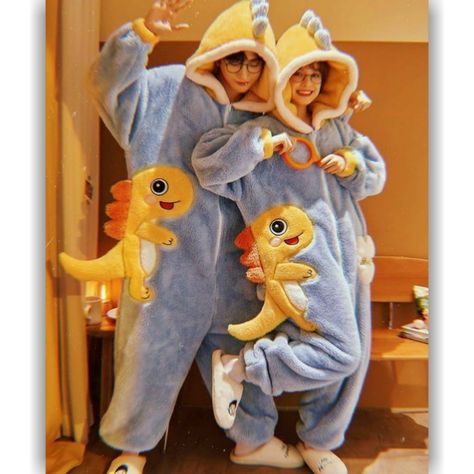 Onesie Pajamas Couple, Cute Matching Couple Things, Matching Couple Onesies, Couple Pajamas Aesthetic, Piyama Couple, Couple Onesies, Couples Onesies, Pajamas Couple, Pajamas Aesthetic