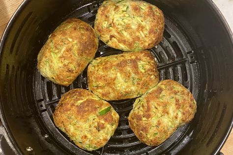 Zucchini Ricotta Fritters, Zucchini Ricotta, Ricotta Fritters, Air Fry Recipes, Zucchini Fritters, Summer Snacks, Air Fryer Recipes Easy, Air Fryer Recipes Healthy, Zucchini Recipes