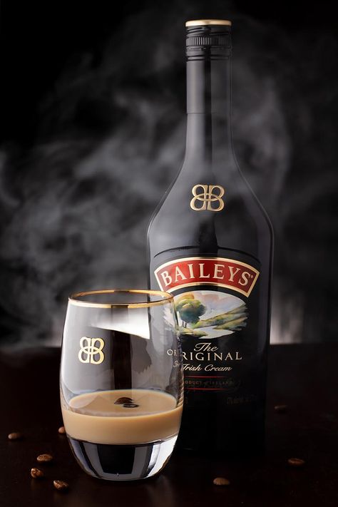 Baileys Cocktails, Irish Coffee Recipe, Baileys Original Irish Cream, Irish Drinks, Baileys Original, Irish Beer, Irish Cream Liqueur, Cream Liqueur, Baileys Irish