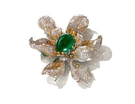 Cindy Chao The Art of The Jewel Chao Marguerite brooch Cindy Chao, Conch Pearl, Rare Jewelry, Turquoise Accents, Art Jewelry Contemporary, Diamond Brooch, Royal Jewels, Fabulous Jewelry, Leaf Necklace