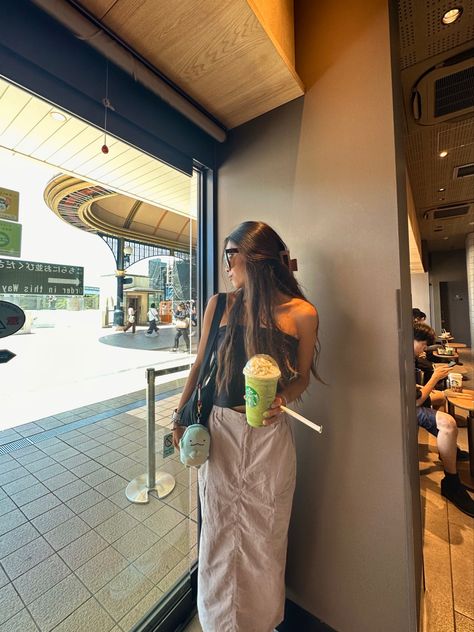 starbucks in japan >>> Starbucks Instagram Pictures, Starbucks Poses Instagram, Starbucks Girl, Starbucks Store, Japan Outfit, Professional Tips, Insta Post, Photo Style, Instagram Pose