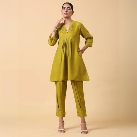 Affordable elegance meets everyday ease! ✨ From cozy days at home with your favorite book to casual coffee catch-ups, these chic kurta sets offer the perfect balance of comfort and style. Shop now on www.aurayafashion.com #aurayafashion #affordablefashion #comfortandstyle #shopnow #shoponline Beach Party Wear, College Formal, डिजाइनर कपड़े, Kurti Fashion, Co Ords Outfits, Pleated Pant, Simple Kurta Designs, Kurta Style, Cord Set