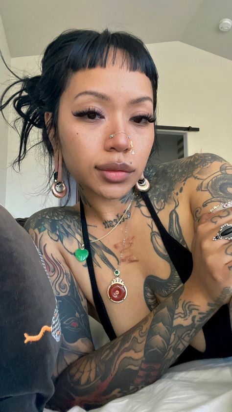 Mexican Face Tattoo, Old People With Piercings, Coco Blake Tattoos, Chest Tattoos Black Women, Unique Face Tattoos, Simple Face Tattoos For Women, Facial Piercing Ideas, Tattooed Woman Aesthetic, Baddies With Tattoos