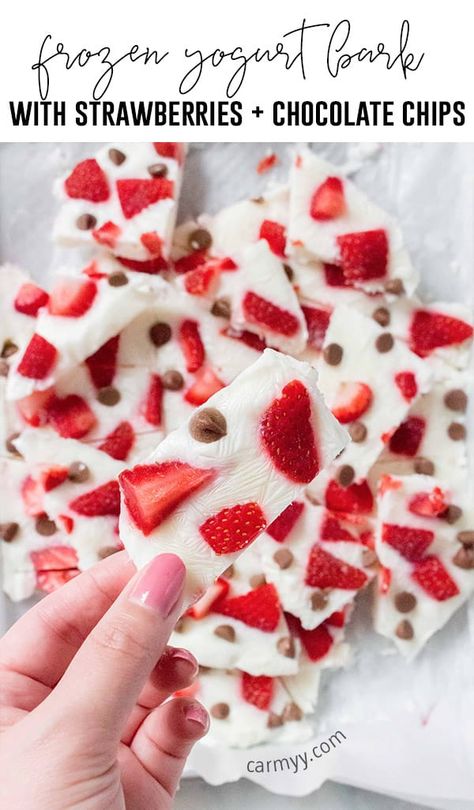 Strawberry Yogurt Bark, Yoghurt Bark, Healthy Summer Treats, Balance Diet, Frozen Yogurt Bark, Berry Yogurt, Yogurt Bark, Snack Healthy, Keto Diet Benefits