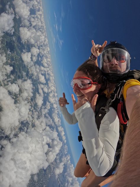 #skydiving #adrenalinejunkie #adrenaline #sky #skydive #teenagedream Sky Diving Aesthetic Girl, Fun Things Aesthetic, Adrenaline Activities Bucket Lists, Sky Dive Aesthetic, Skydive Aesthetic, Sky Diving Photography, Adrenaline Rush Aesthetic, Sky Diving Aesthetic, Couple Skydiving