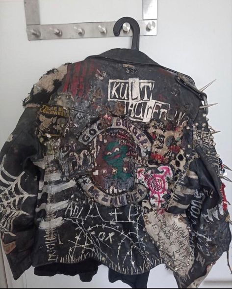 Anarchy Outfit, Punk Trench Coat, Trash Jacket, Crust Punk Fashion, Crust Jacket, Punk Jean Jacket, Diy Patches Punk, Crust Pants, Battle Jackets