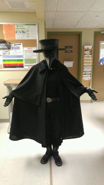 Doctor Tumblr, Black Plague Doctor, Doctor Halloween, Plague Doctor Costume, Outdoors Quotes, Plague Mask, Ghost Hunter, Plague Doctor Mask, Doctor Costume