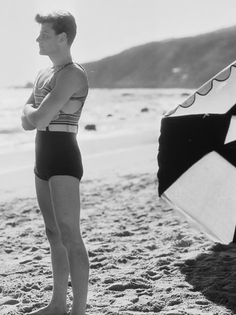 On the beach, 1920s Joel Mccrea, Mens Bathing Suits, Vintage Bathing Suits, Vintage Swim, Vintage Swimwear, Vintage Mens Fashion, Vintage Swimsuits, Men Beach, Photo Vintage