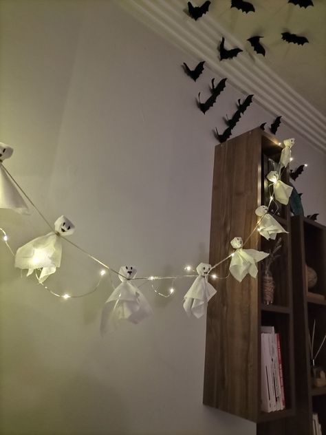 Ghosty!.. Halloween Home Decorations, Led Garland, Moodboard Ideas, Halloween Home, Ceiling Decor, Pisco, Halloween House, Home Decorations, Fairy Lights