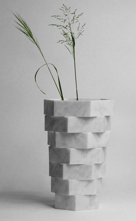 Ulian-Ratti_-Little-Gerla_dezeen_468_2 Marble Furniture Design, Marble Diy, Tableware Ideas, Marble Room, Italian Designers, Marble Accessories, Old Vases, Marble Furniture, Geometric Vases