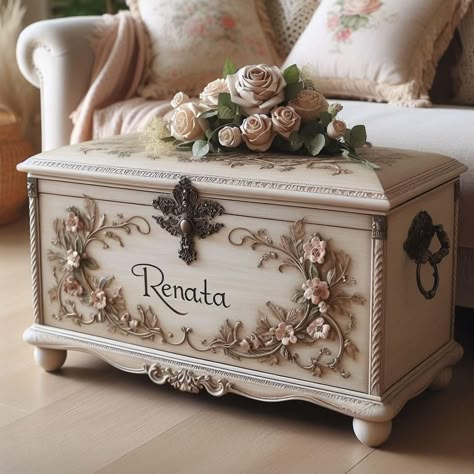 Vintage House Aesthetic, Shabby Chic Trunk, Decorate Box, Wooden Box Crafts, Kawaii Room Ideas, Shabby Chic Boxes, Painted Wooden Boxes, Box Crafts, Business Card Design Inspiration