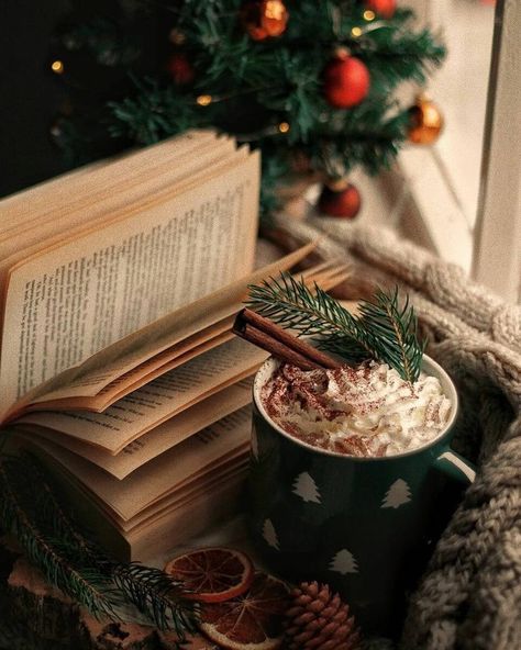 Globes Decor, Indoor Snow, Fredrik Backman, Christmas Reading, Christmas Hot Chocolate, Currently Reading, Days Until Christmas, Coffee Photography, Christmas Table Settings