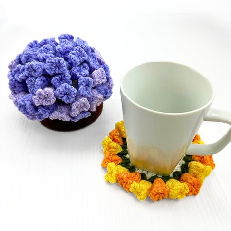 Plant Coasters, Crocheted Coasters, Bouquet Crochet, Crochet Coasters Free Pattern, Cozy Crochet Patterns, Confection Au Crochet, Crochet Coaster Pattern, Crochet Bouquet, Crochet Gift