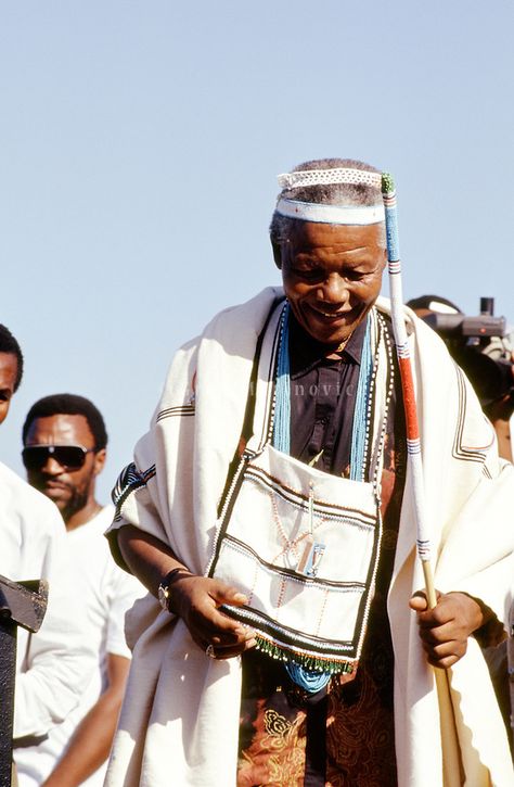 Africa |  Nelson Mandela wears traditional Xhosa attire during part of his campaign tour, 1994.  Eastern Cape, South Africa | ©Greg Marinovich Xhosa Traditional Attire, Winnie Mandela, Eastern Cape South Africa, Xhosa Attire, African Life, Afrique Art, African Traditions, Africa Do Sul, Eastern Cape