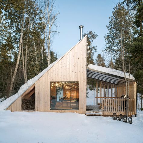 Montreal Architecture, Micro Cabin, Cozy Winter Cabin, A Frame Cabins, Wooden Cabin, Shelter Design, Off Grid Cabin, Tiny Cabins, Wooden Cabins