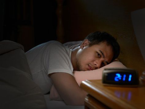 You Can't Make Up for Lost Sleep by Snoozing on the Weekends | Smart News | Smithsonian When You Cant Sleep, Insomnia Causes, Sleep Medicine, Trouble Sleeping, Sleep Problems, Sleeping Habits, Valerian, Lack Of Sleep, Burn Out