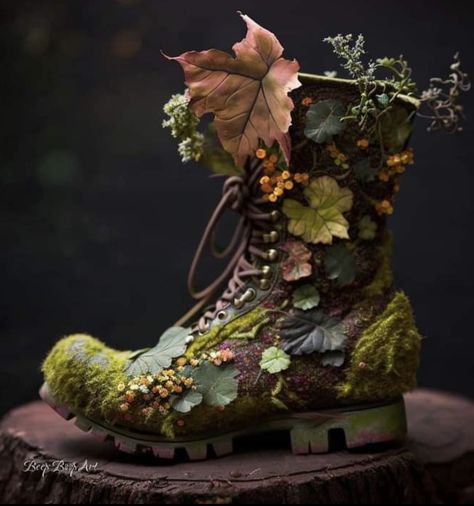 Fairy Shoes Green, Jenny Fairy Boots, Fall Fairy Costume Autumn, Fairy Boots Diy, Fairy Shoes Diy, Forest Fairy Costume Diy, Moss Boots, Fairy Boots, Druid Costume