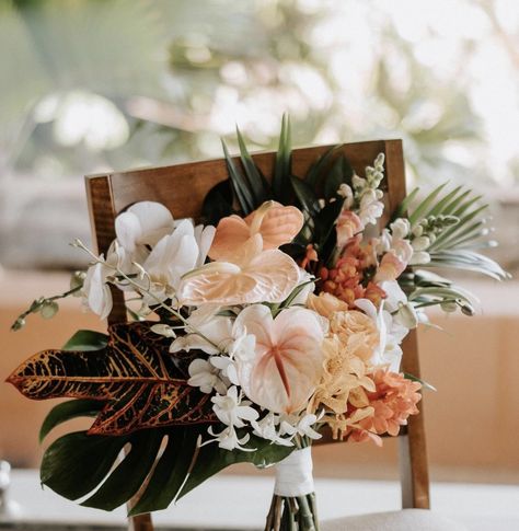 Tropical Chic Wedding Bouquet, Bridal Bouquet Bird Of Paradise, Hawaiian Floral Bouquet, Wedding Bouquet Hawaii, Earthy Tropical Wedding, Tropical Boho Bouquet, Hawaii Flower Bouquet, Mexico Wedding Bouquet, Wedding Florals Tropical