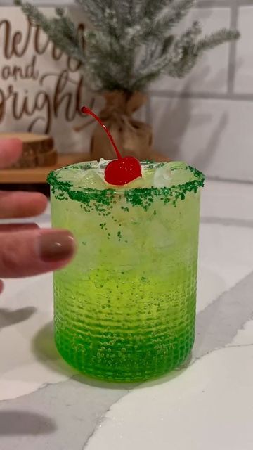 Grinch Drink For Adults, The Grinch Cocktail, Grinch Cocktail, Christmas Themed Drinks, Christmas Themed Cocktails, Grinch Drink, Gift Exchange Ideas, Christmas Drinks Alcohol Recipes, Xmas Drinks