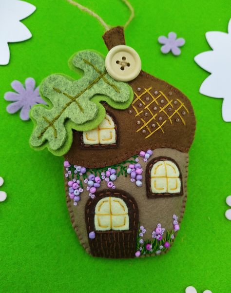 Felt Acorn, Felt Houses, Felt Doll House, Acorn House, Felt Pincushions, Felted Acorns, Felt House, Felt Crafts Christmas, Felt Fairy