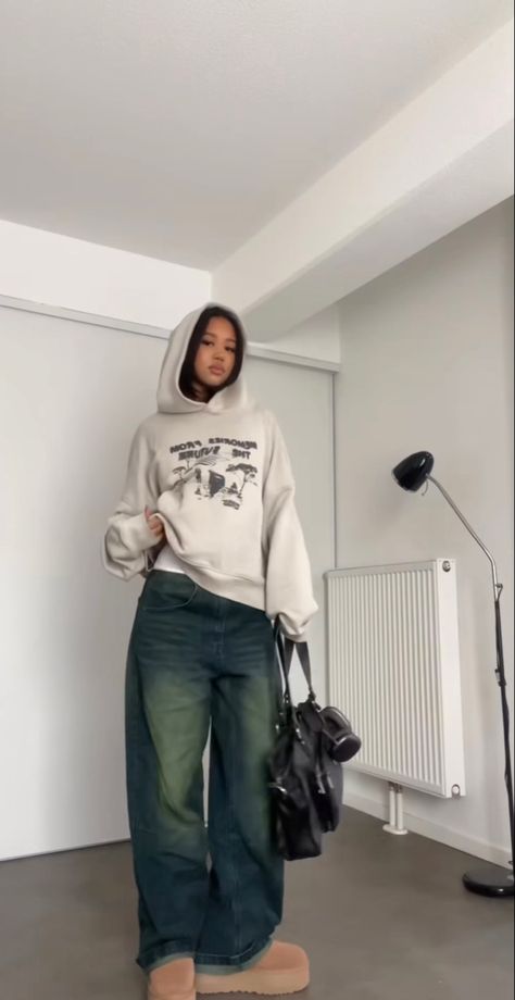 Going Out Winter Outfits, Nyc Winter Outfits, Streetwear Girl, Comfy Casual Outfits, Streetwear Fashion Women, Hot Outfits, Streetwear Women, Looks Style, Streetwear Outfit